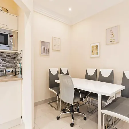 Apartment Luxury Ifsc 1 Sleeps 5 Cusf72